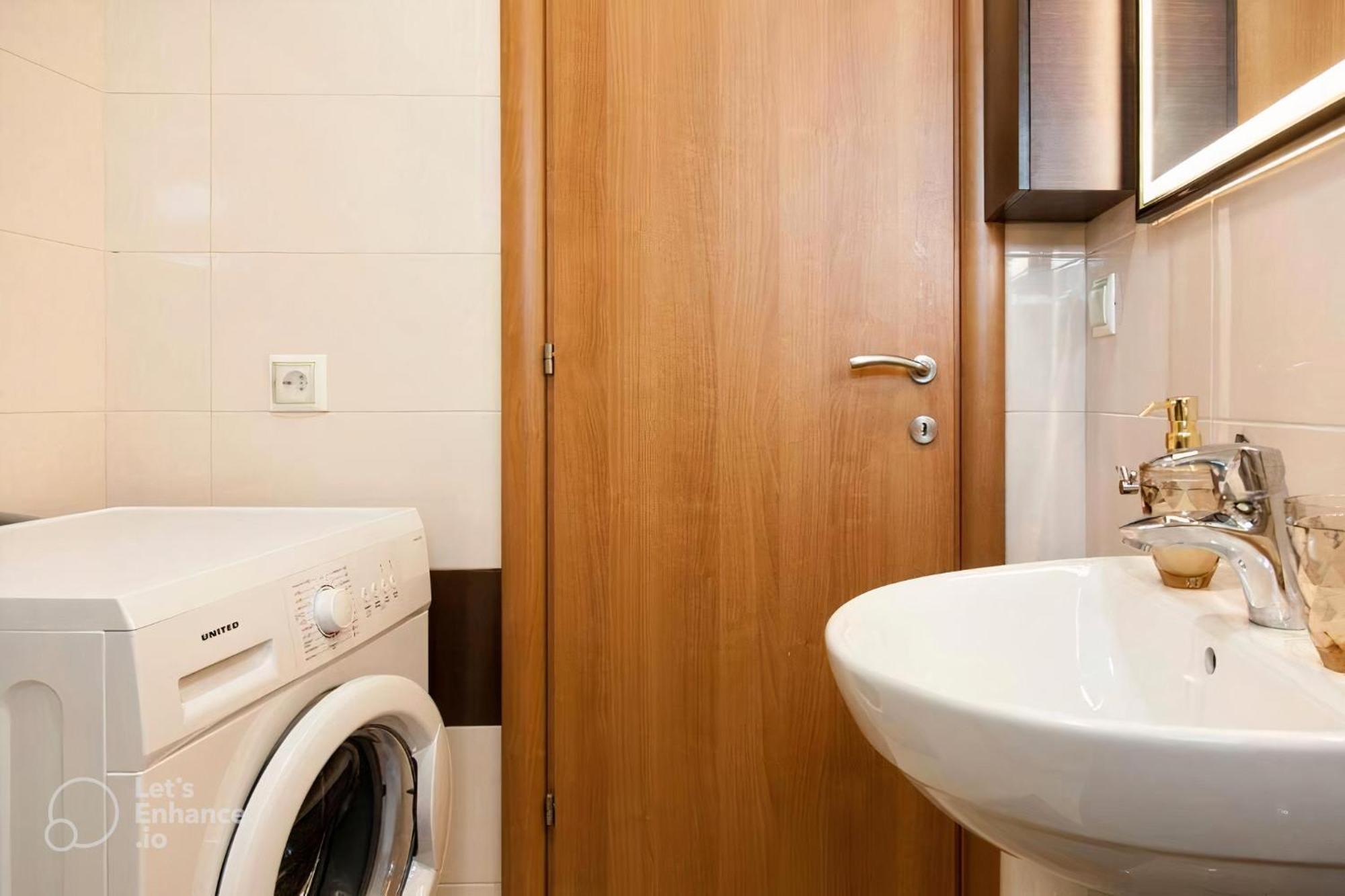 Onyx City Center Apartment With Parking Candia Esterno foto