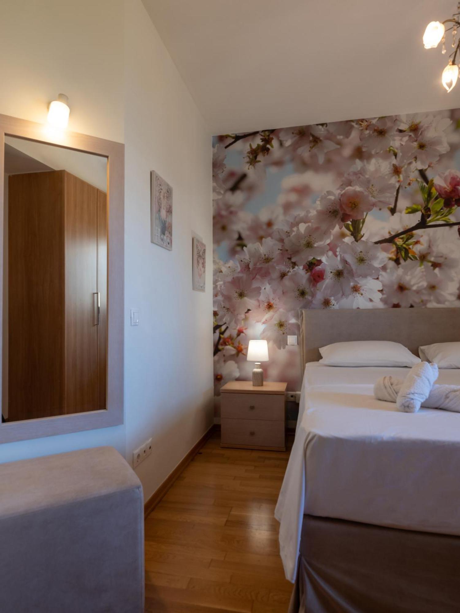 Onyx City Center Apartment With Parking Candia Esterno foto